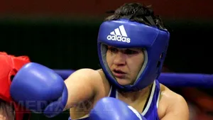 Medaliatele României la CE de box feminin au făcut un tur de onoare al Capitalei cu limuzina