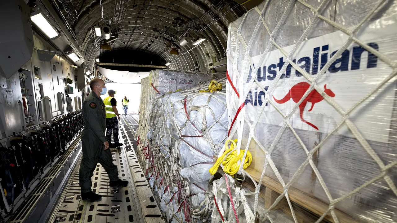 Pandemia de coronavirus întrerupe linia de aprovizionare aeriană către Tonga. Ţara insulară este grav afectată de tsunami