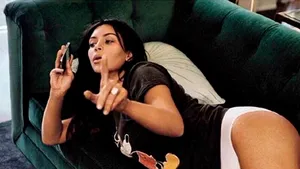 Kim Kardashian, din nou goală într-un selfie provocator la 13 săptămâni după ce a născut - FOTO