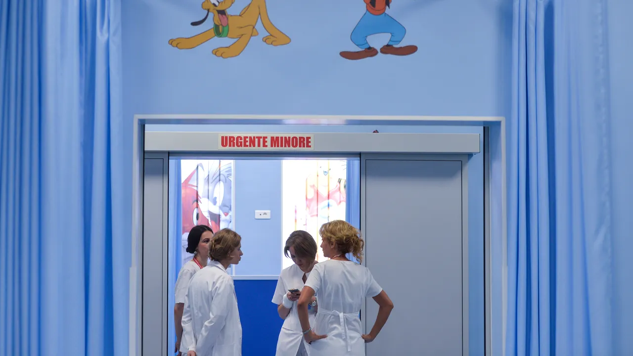 La şcoală, de pe patul de spital. Ministrul Cîmpeanu propune o Ordonanţă de Urgenţă pentru accesul la educaţie al elevilor internaţi