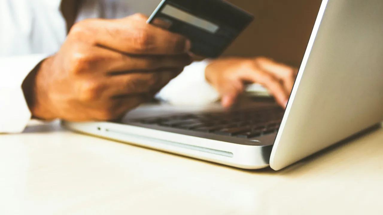 Un nou rival pentru Shein şi Temu? O companie populară plănuieşte lansarea unui magazin online cu produse la preţuri reduse