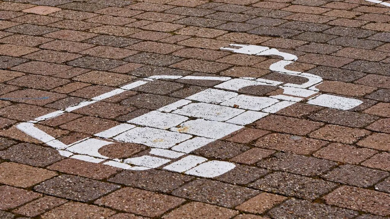 Fast-food și Fast-charging. Parteneriat între doi giganți, mașinile electrice se vor încărca în timp ce așteaptă la drive-thru