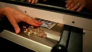 JAF la o casă de amanet din Capitală. Hoţii au fugit cu bani şi bunuri