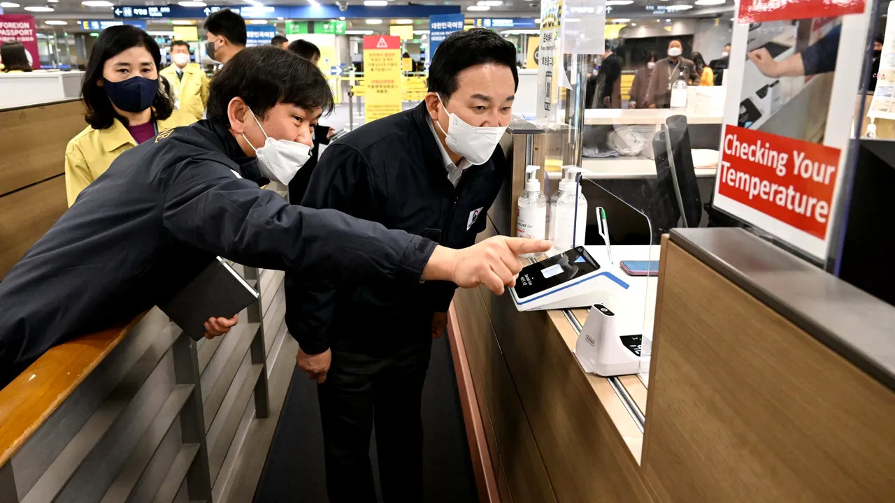 China şi-a redeschis graniţele turiştilor străini după trei ani de pandemie. Sunt redeschise şi punctele de frontieră cu Hong Kong 