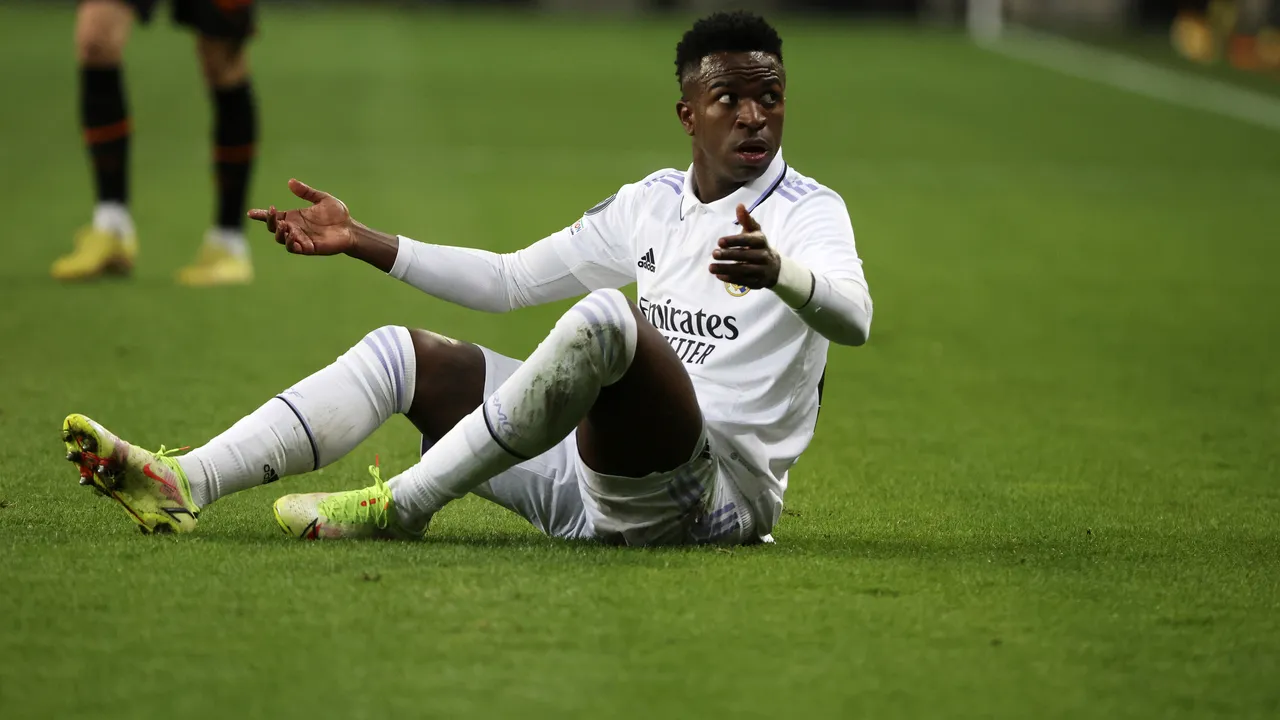 Vinicius Jr cere UEFA să-i pedepsească pe fanii lui Atletico pentru presupusul abuz rasist. Pe reţele de socializare circulă videoclipuri în care fanii îl numesc pe jucător: 