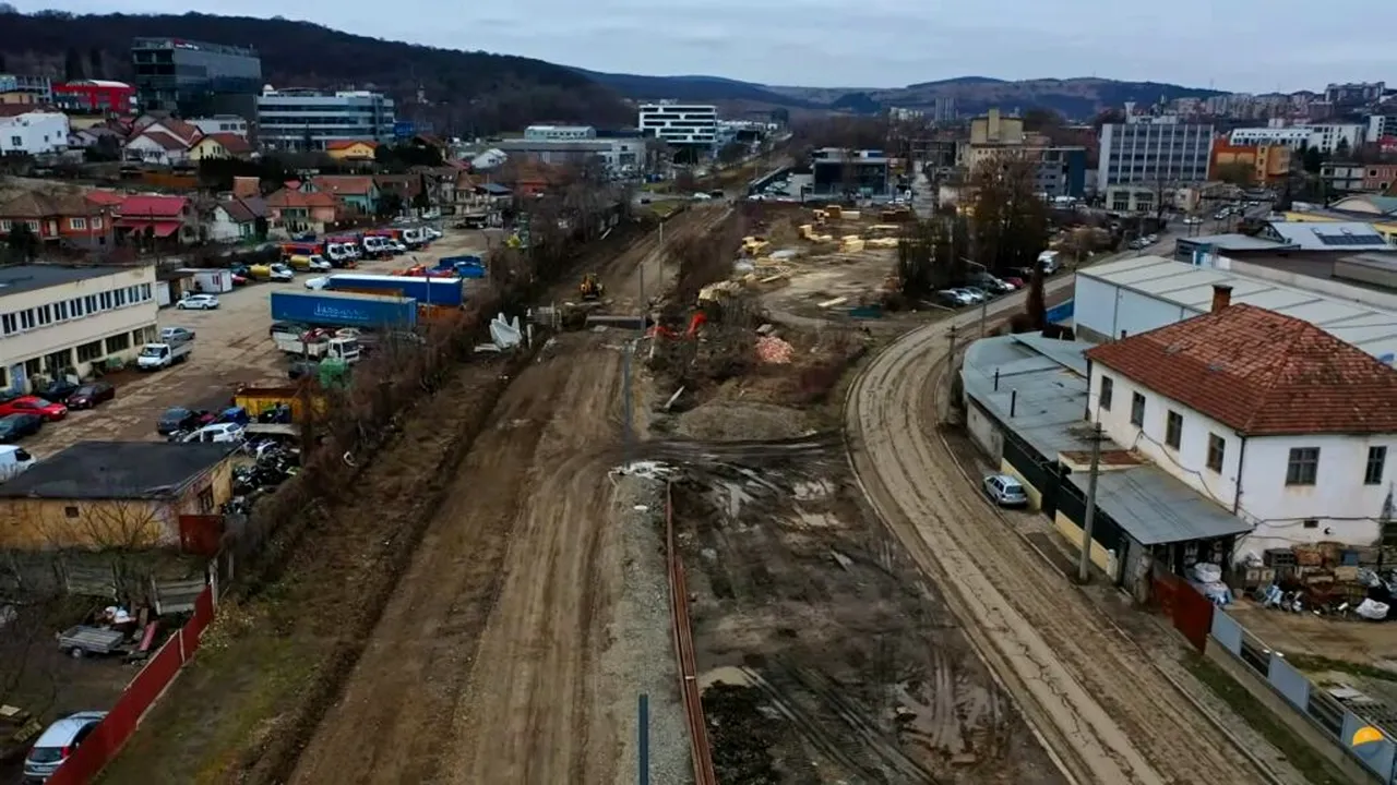Șantierul care leagă Clujul de Oradea și Ungaria: primul tronson e aproape gata, dar cu o surpriză pentru navetiști