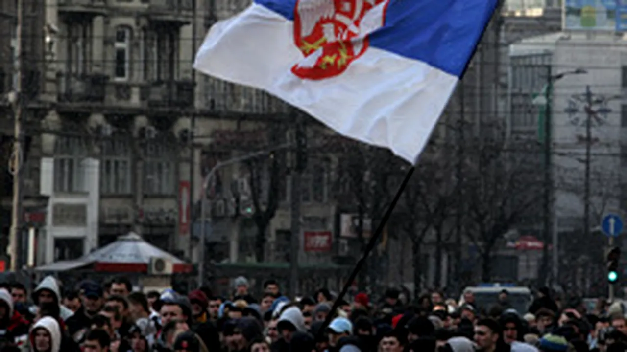 Guvernul sârb cheamă oamenii în stradă