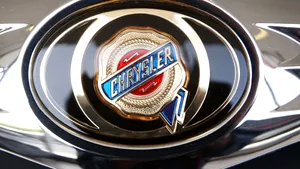 GM şi Chrysler ar putea accepta o fuziune pentru a obţine ajutor financiar guvernamental