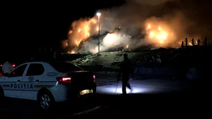 CLUJ: Incendiu puternic la o rampă temporară de deşeuri, în zona Pata Rât - GALERIE FOTO 