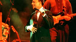 Bilete pentru concertul lui Julio Iglesias din Sibiu între 50 şi 300 RON