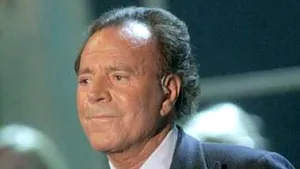 Organizatorul concertului lui Julio Iglesias, reclamat la OPC