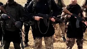 Femeia care apare în ultima înregistrare video în care SI ameninţă Franţa ar fi Hayat Boumeddiene