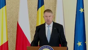 VIDEO Discursul preşedintelui Iohannis, întrerupt de un zgomot puternic, asemănător alertei RO-Alert