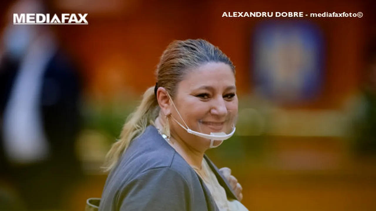 Şoşoacă a iscat scandal la şedinţa de învestitură a Guvernului Ciolacu 