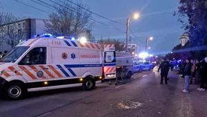 UPDATE. Incendiu generalizat la un bloc social din Constanța. Nouă persoane, transportate la spital