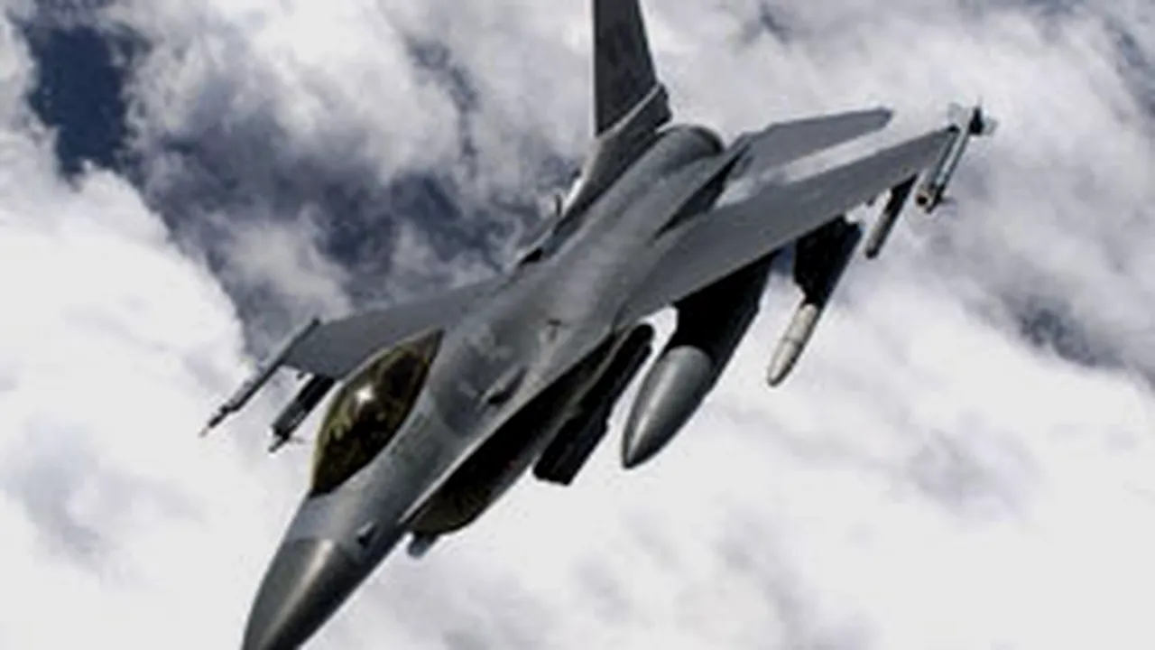 Avioane americane bombardează suburbiile din sudul Bagdadului