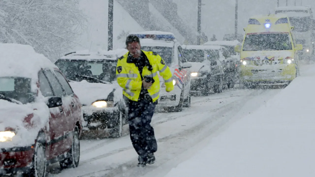 Traficul feroviar, aerian şi rutier, perturbate de ninsorile din Olanda