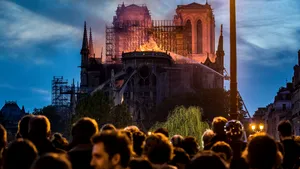 Operele de artă din Catedrala Notre-Dame vor fi transferate la Muzeul Luvru