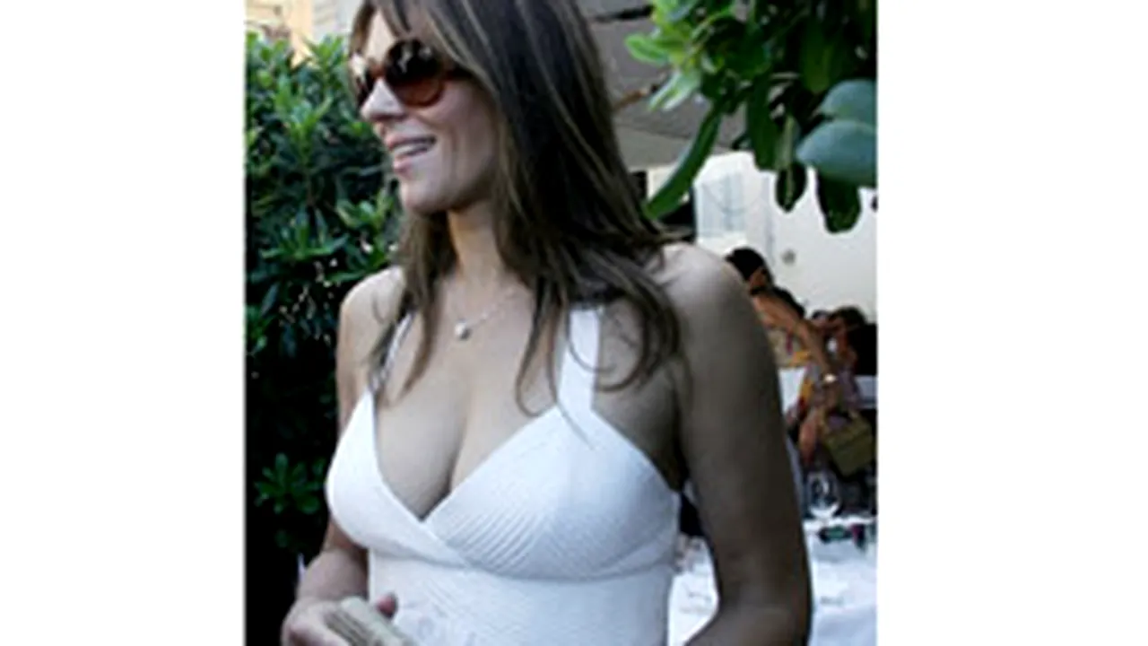 Liz Hurley ar putea renunţa la actorie pentru o emisiune TV gastronomică