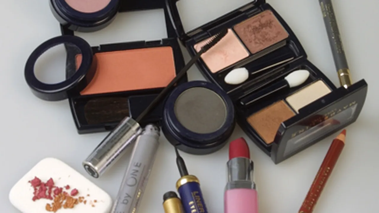 Care sunt cele mai periculoase ingrediente din cosmetice