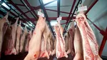 Mai multă carne de porc românesc în marile supermarketuri. Abatorul Periș, vizitat de ministrul Agriculturii 