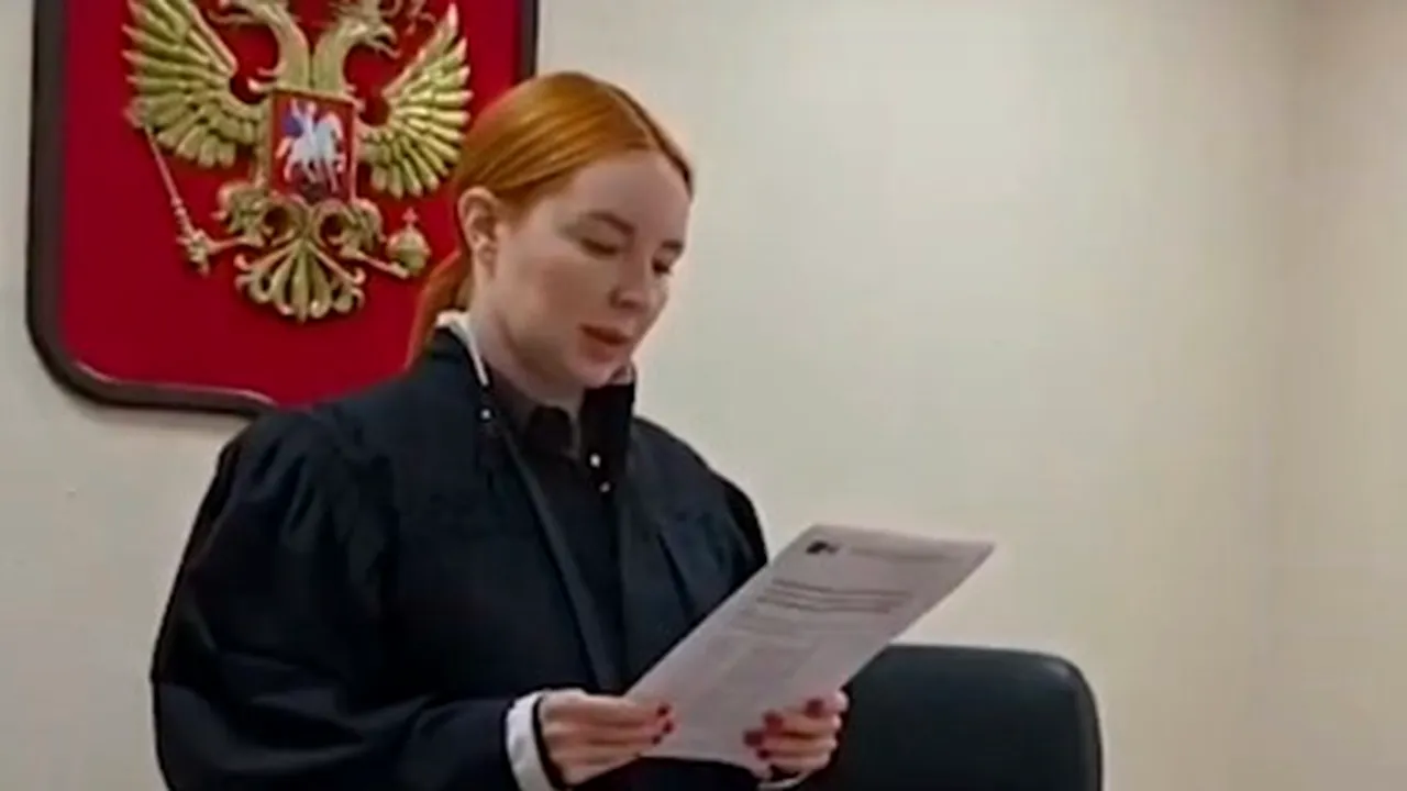 Cât costă să cânți melodii în limba ucraineană, în propria casă, când ești în Rusia