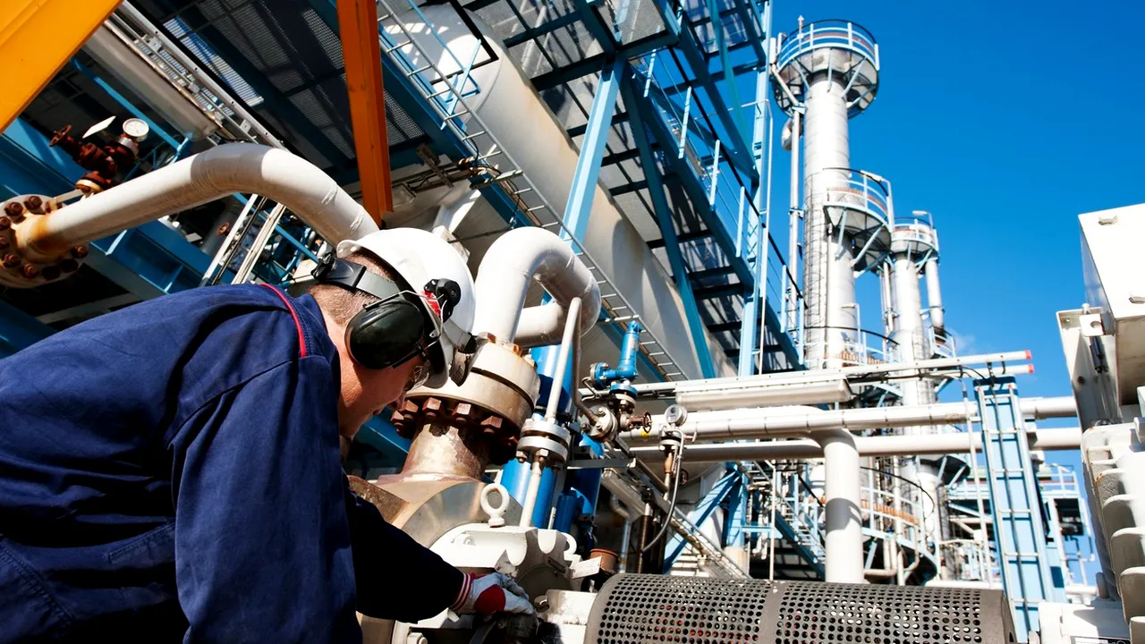 Industria de petrol şi gaze duce în spate economia Prahovei: cifrele judeţului