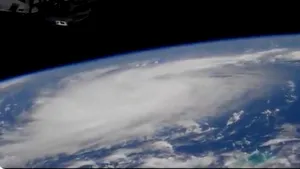 Uraganul Dorian | Americanii se pregătesc pentru ce e mai rău: Statele Florida şi Georgia au declarat stare de URGENŢĂ / VIDEO