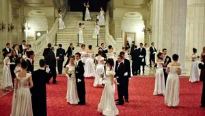 FOCUS: Eleganţă, valsuri şi o amuzantă lecţie de cadril, la Balul vienez din Capitală