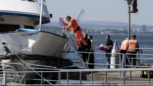 Cel puţin zece răniţi, trei în stare gravă, după ce o navă de agrement a lovit un ponton, în Elveţia - FOTO