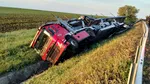 Arad: Un tir care transporta autoturisme s-a răsturnat. Se circulă restricționat pe A1