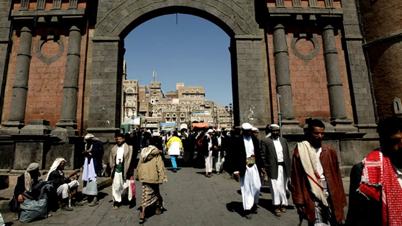 Un presupus lider al reţelei al-Qaida a fost reţinut în Yemen, iar trei membri s-au predat