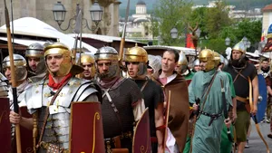GALERIE FOTO Festivalul Roman Apulum: Lupte între daci şi romani, paradă de noapte cu torţe şi târguri de sclavi