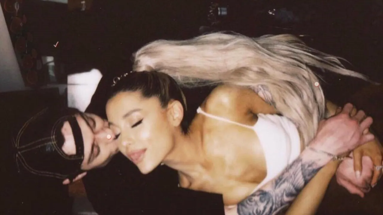 Ariana Grande şi Pete Davidson s-au logodit după o relaţie de câteva săptămâni