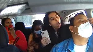 VIDEO Şofer de Uber, hărţuit de două femei care refuzau să poarte masca. Urmările gesturilor care sfidează restricţiile COVID şi bunul simţ