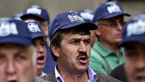 PROTEST DE AMPLOARE la Târgu Jiu: Aproximativ 4.000 de mineri au cerut demisia conducerii CE Oltenia. Sindicatul anunţă declanşarea grevei generale