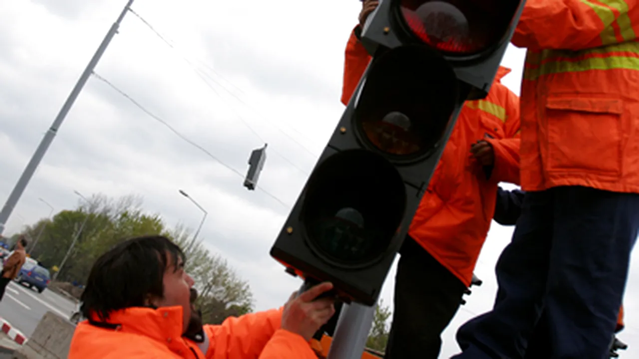 Lucrările de întreţinere a semafoarelor pot perturba traficul pe câteva artere din Capitală