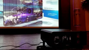 Proiector profesional cu luminozitate de 16.000 Lumeni, prezentat la Bucureşti