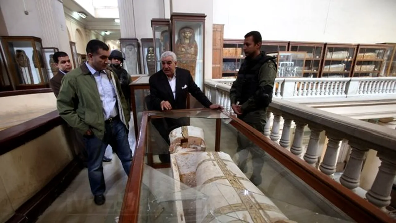 Obiecte de mare valoare, inclusiv o statuie a lui Tutankhamon, furate de la Muzeul egiptean