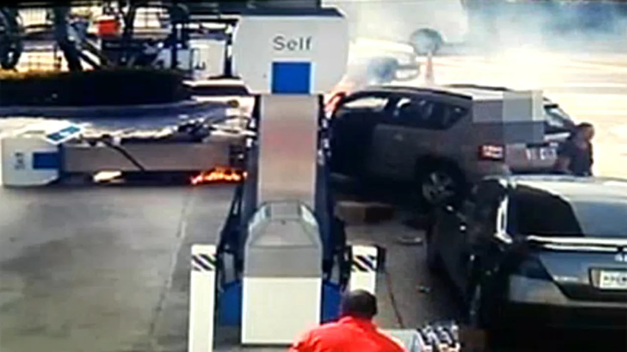 La un pas de tragedie: Dezastrul pe care îl putea provoca o şoferiţă într-o benzinărie - VIDEO