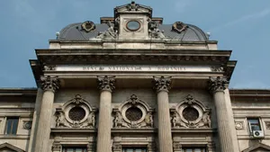 De ce dă BNR un milion de euro pe 12 jeepuri: „Dacă nu cheltuim banii, trebuie să-i distrugem“