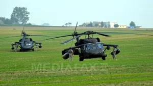 Şase elicoptere americane de luptă au aterizat de urgenţă într-un lan de rapiţă din Polonia - FOTO