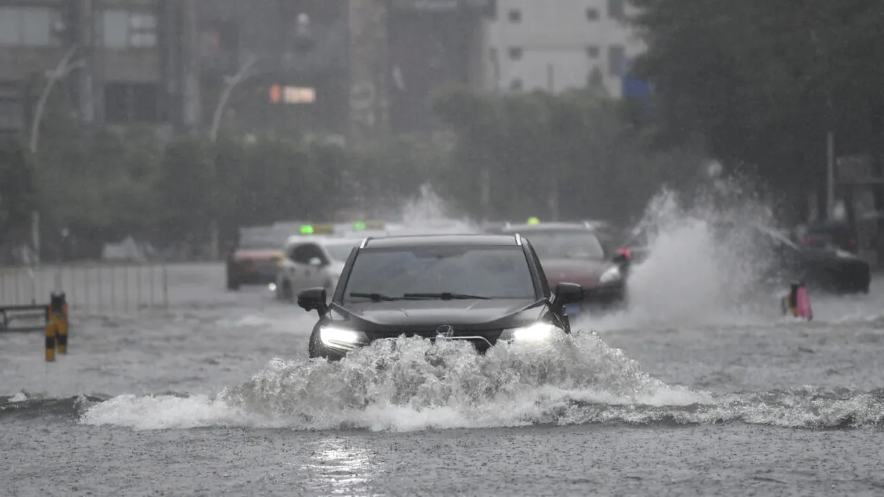 O furtună tropicală se apropie de Vietnam. Sute de mii de militari au fost puşi în stare de alertă
