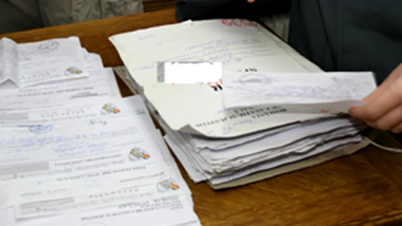 Sute de dosare pentru finanţări europene, găsite lângă un WC al Ministerului Mediului