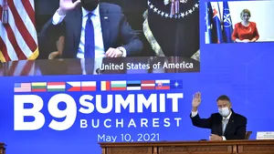 Klaus Iohannis a cerut la summitul la care a participat şi Joe Biden o creştere a prezenţei militare a NATO în România