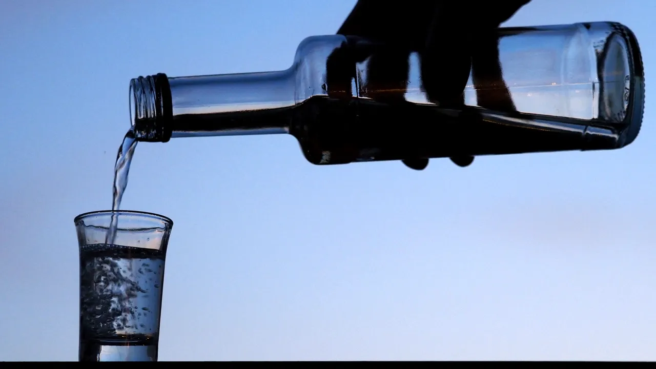 Un barman a fost arestat după ce a ucis doi turişti cu limoncello contrafăcut
