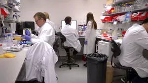 Drumul către imunizare: Vaccin împotriva coronavirusului, testat pe oameni în Marea Britanie