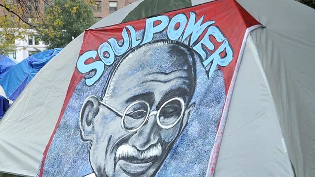 India a stopat vânzarea scrisorilor lui Gandhi care ar fi putut dezvălui homosexualitatea acestuia