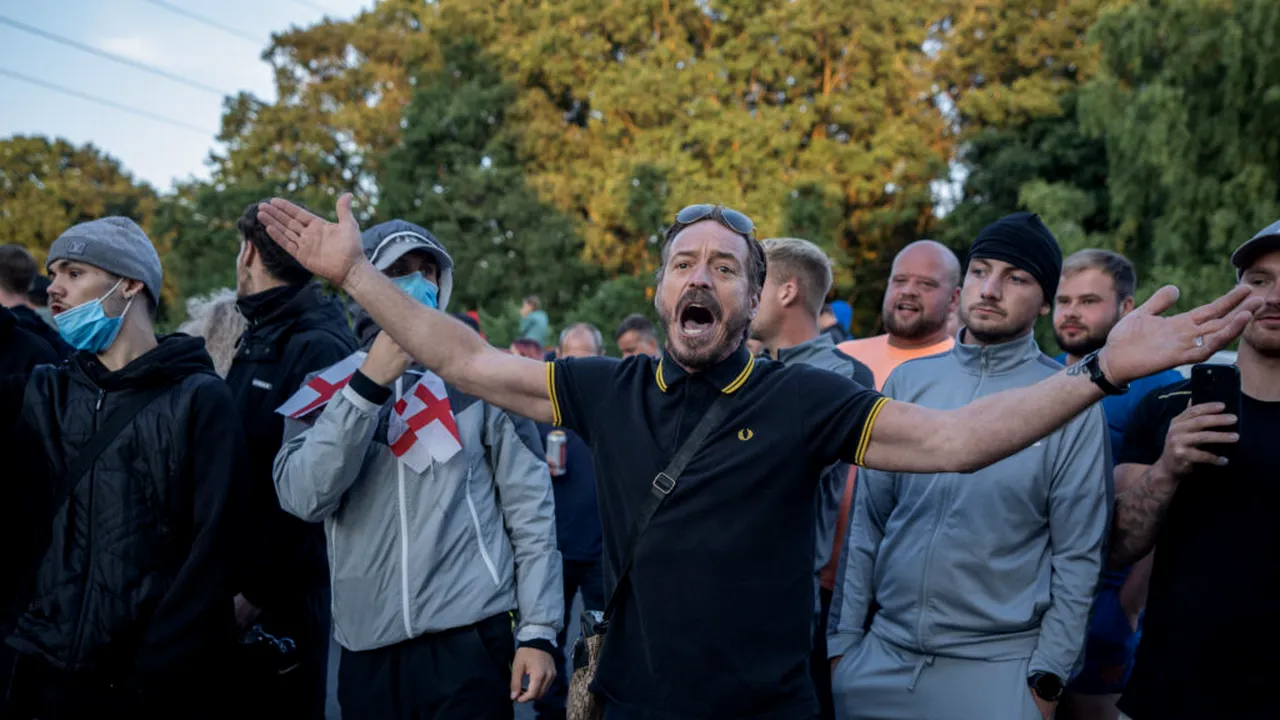 UE adoptă politică mai dură privind imigrația: Hub-uri de returnare și detenție prelungită