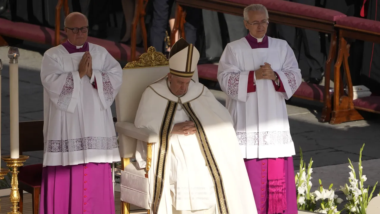 Papa Francisc solicită coridoare umanitare pentru cei asediaţi în Gaza